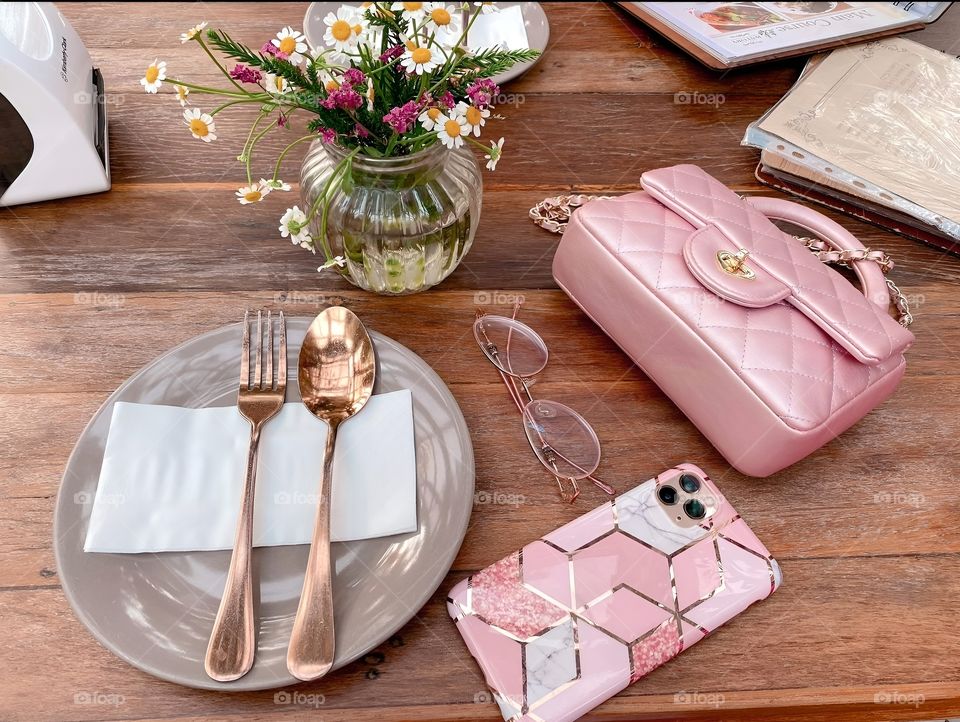 pink luxury set at eat time