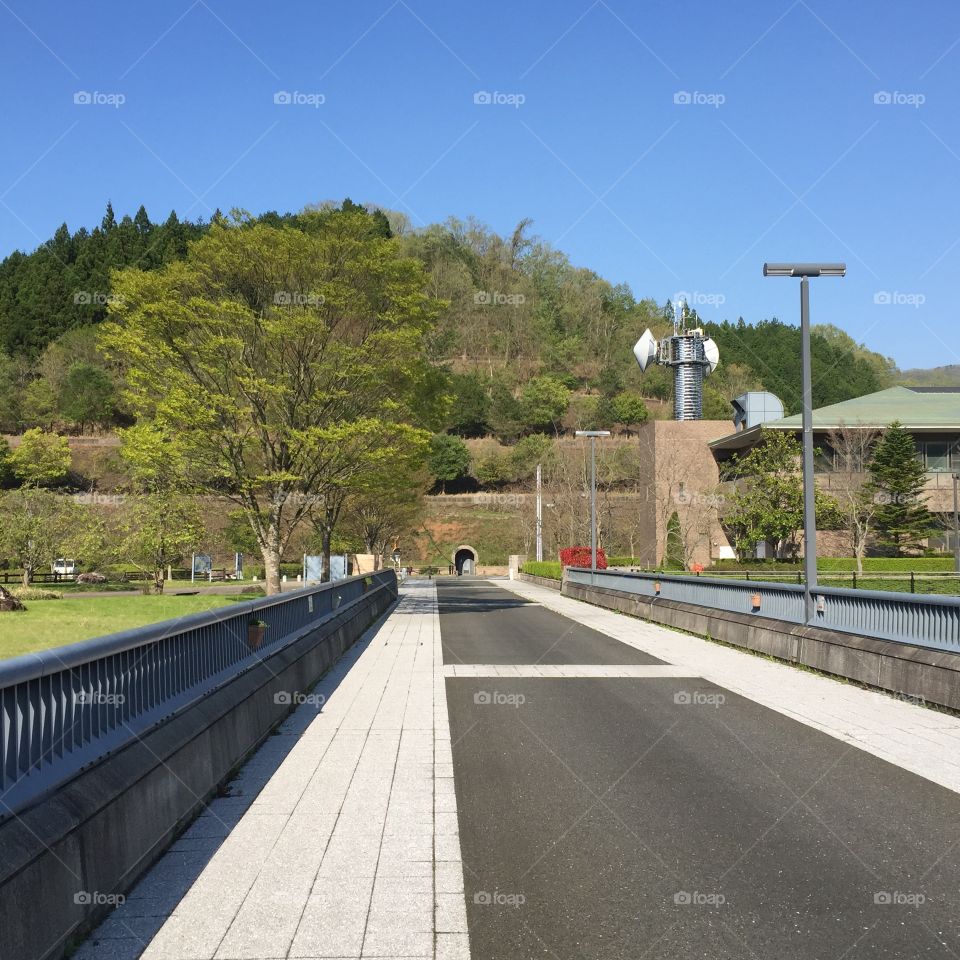 日吉ダムの上. 日本、京都、日吉ダムの上を歩きながら撮りました。