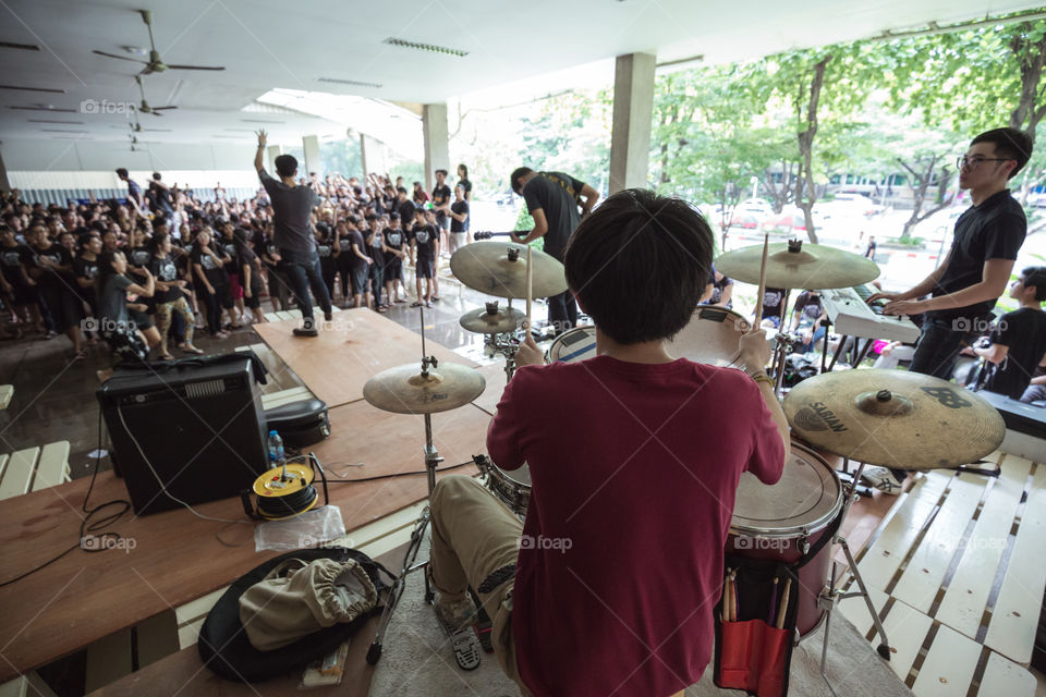 Musical band performance 