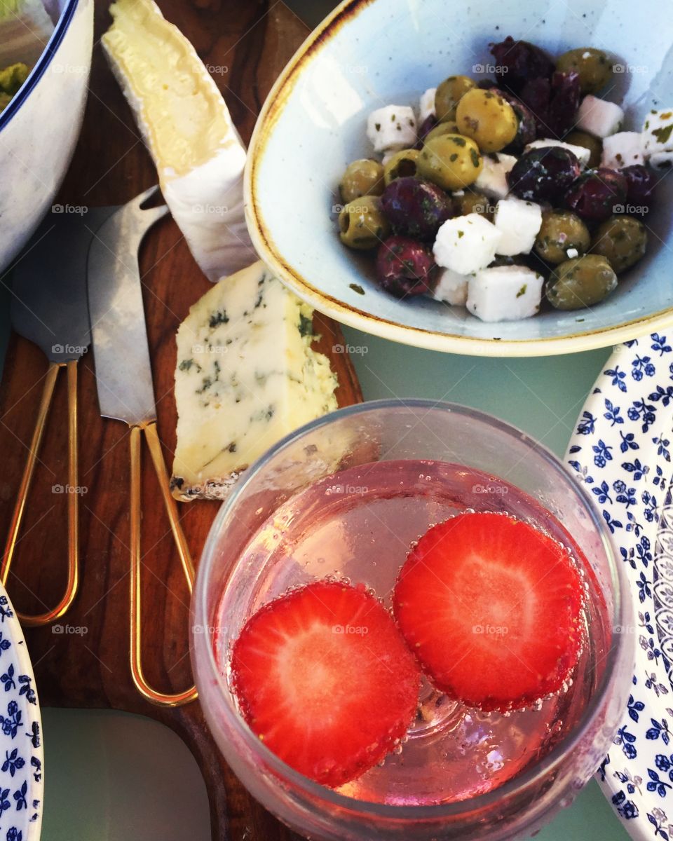 Summer time lunch with gin and strawberries 