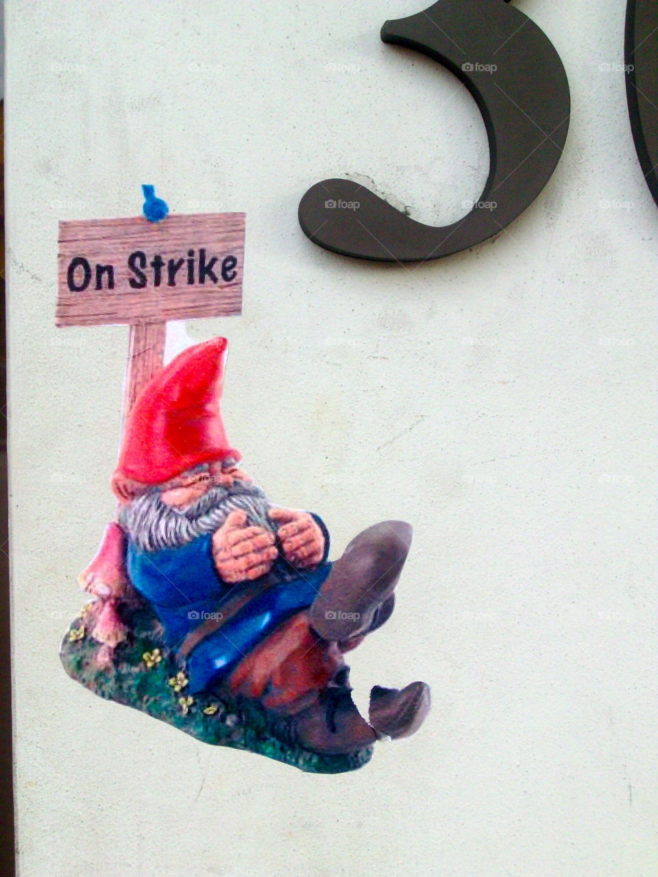 Gnome on strike