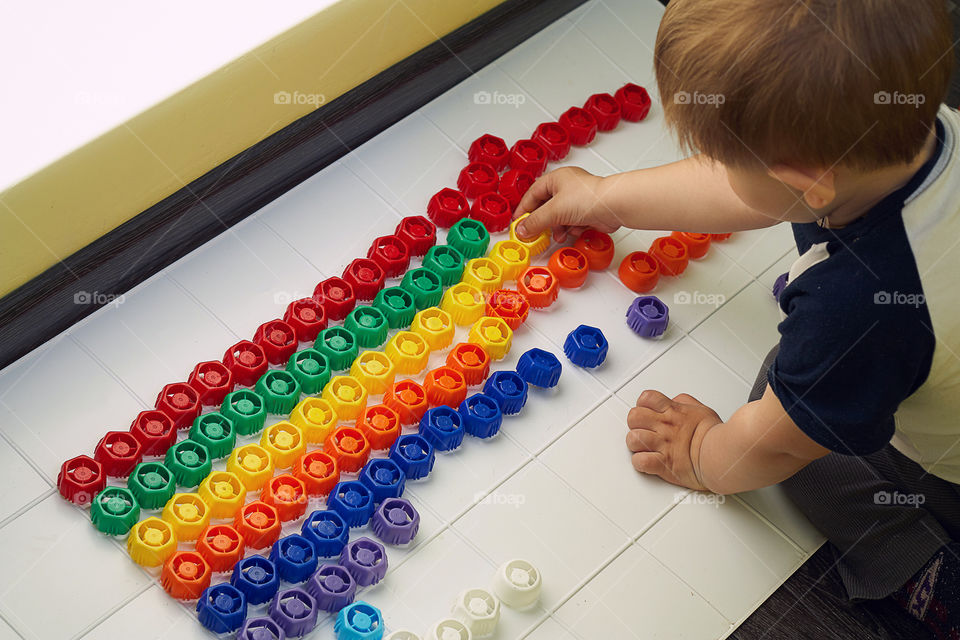 boy playing in a round cap