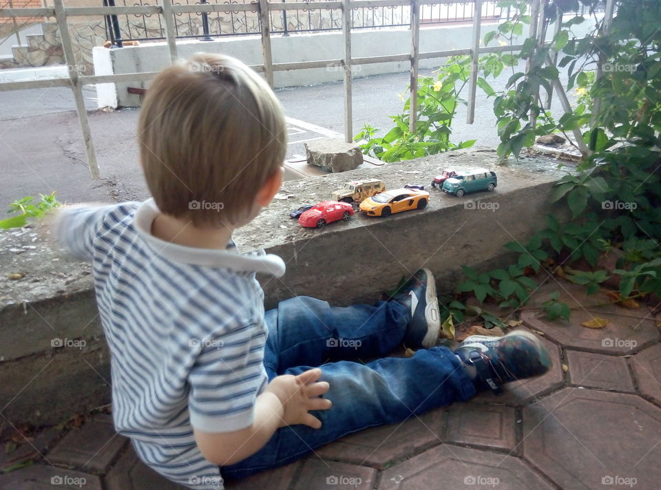 Ребёнок игрушки