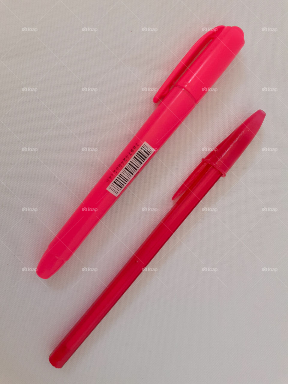 caneta rosa e marca texto rosa