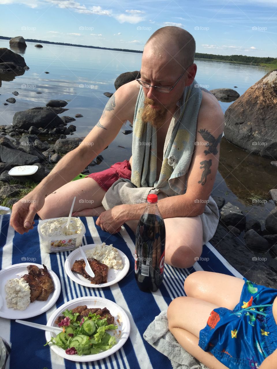 Having picnic at the lake