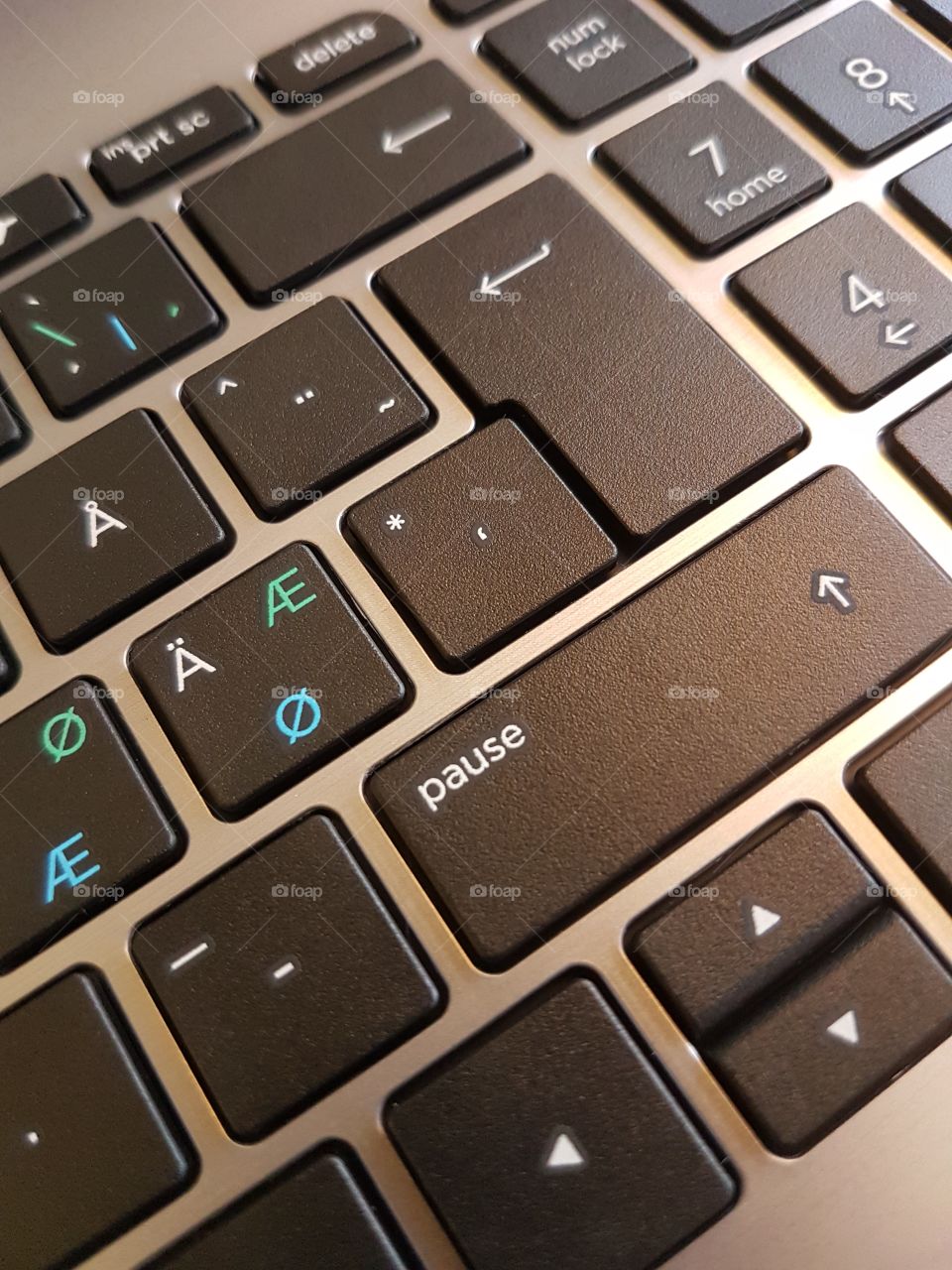 pause on keyboard laptop