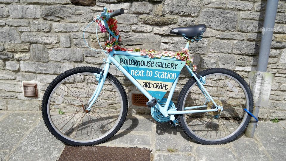 Bicycle with flowers and a sign