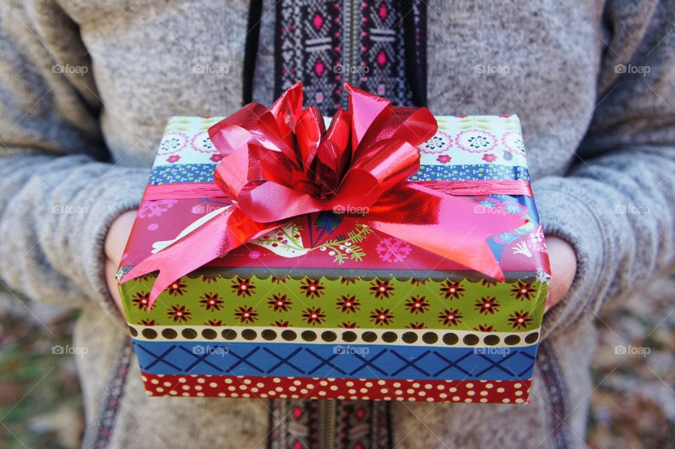 Close-up of hand holding gift box