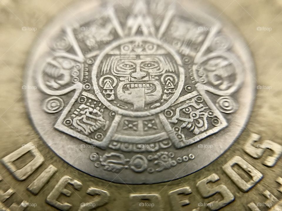 10 Pesos - Mexican coin | Photo with iPhone + Macro lens. 