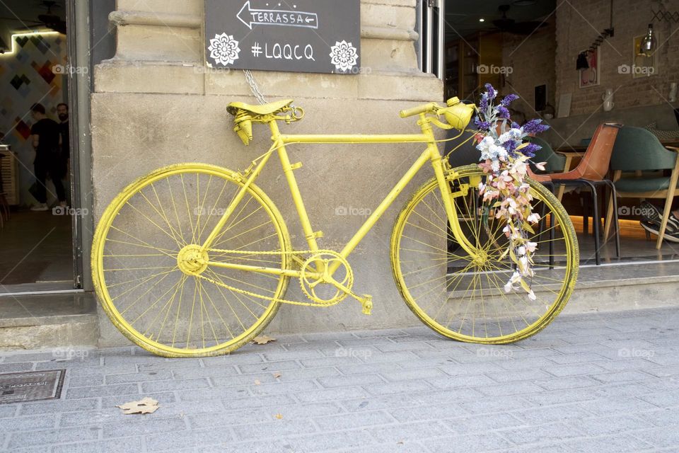 Solitary yellow bicycle