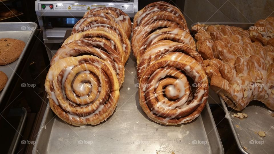 bakery sweet 
cinabuns