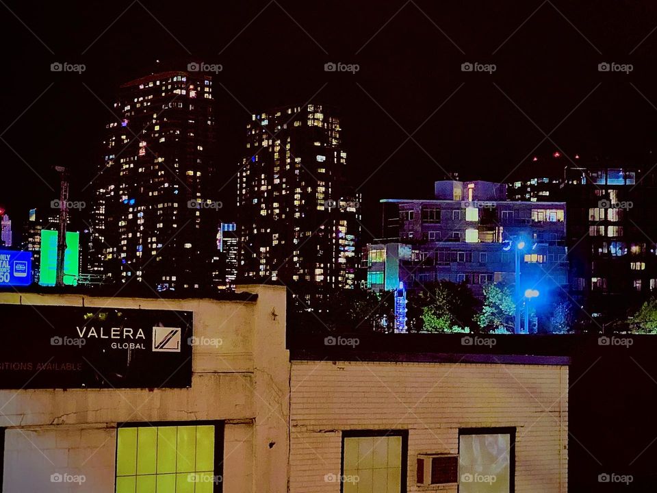 The “BOXHOUSE Hotel” on the “Greenpoint”, Bklyn side of the “Pulaski Bridge” is a landmark to all familiar w the neighborhood. Regardless of the prices for a lodging the building does have a strong design presence. 2022. Hypnotic Productions