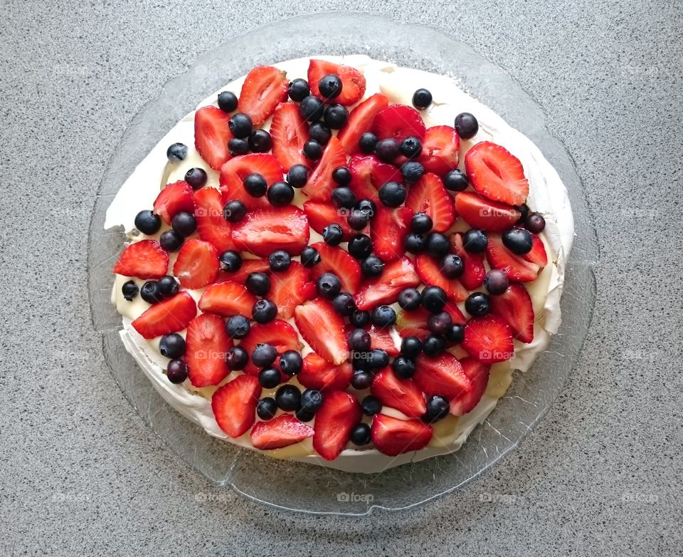 Pavlova cake