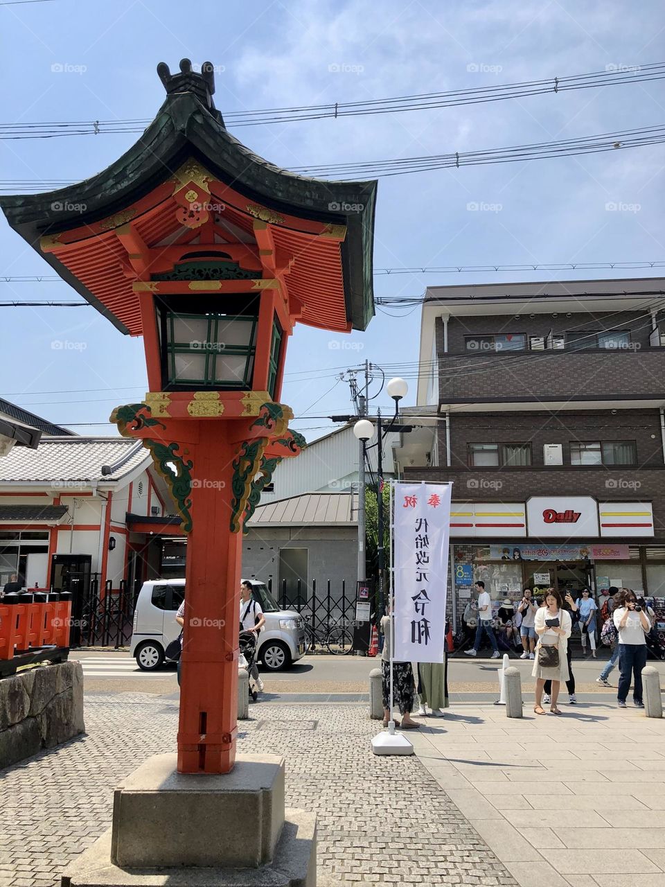 three-pointed object stand 