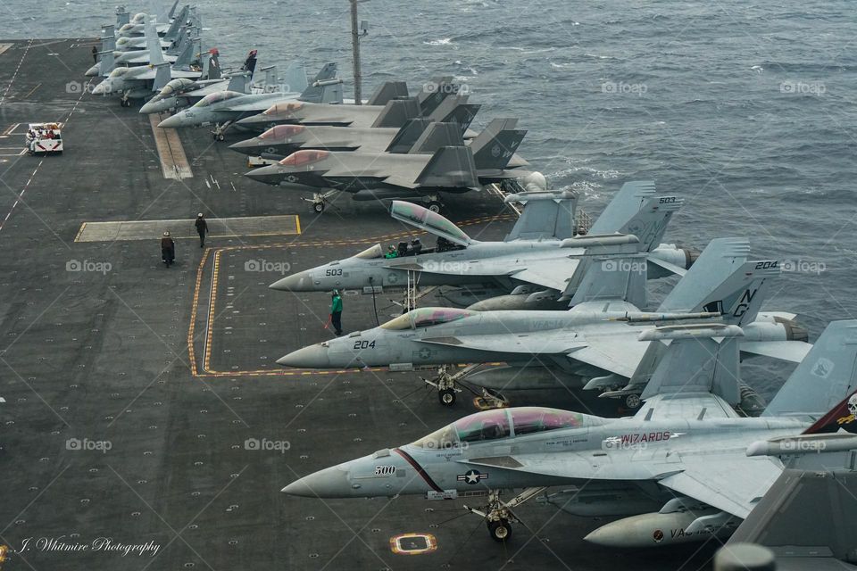 F/A-18 Super Hornets and F-35 Lightnings on a aircraft carrier deck