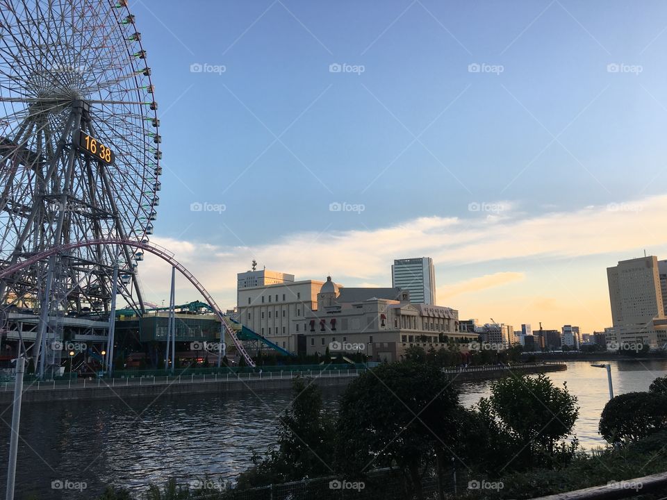 The Ferris Wheel and the Beautiful Afternoon 