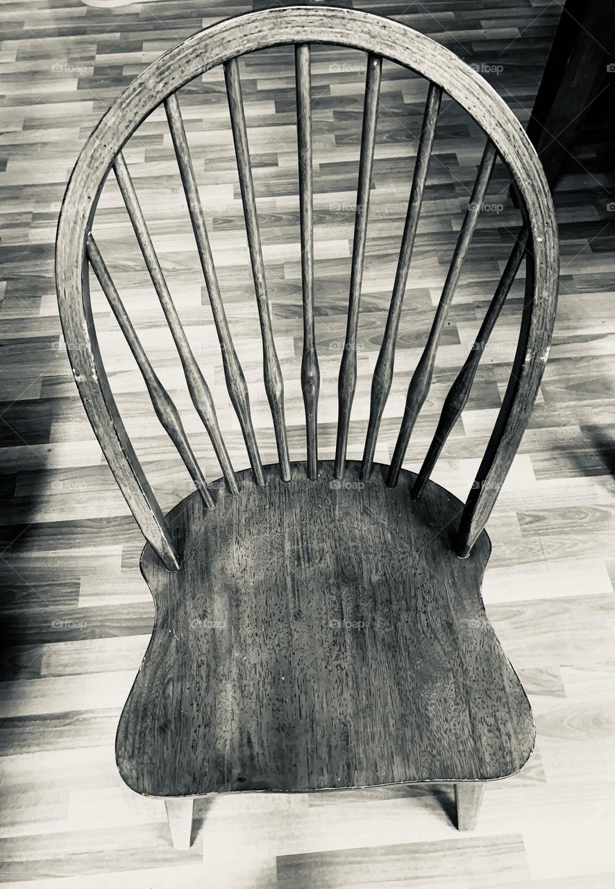 Monochrome chair 