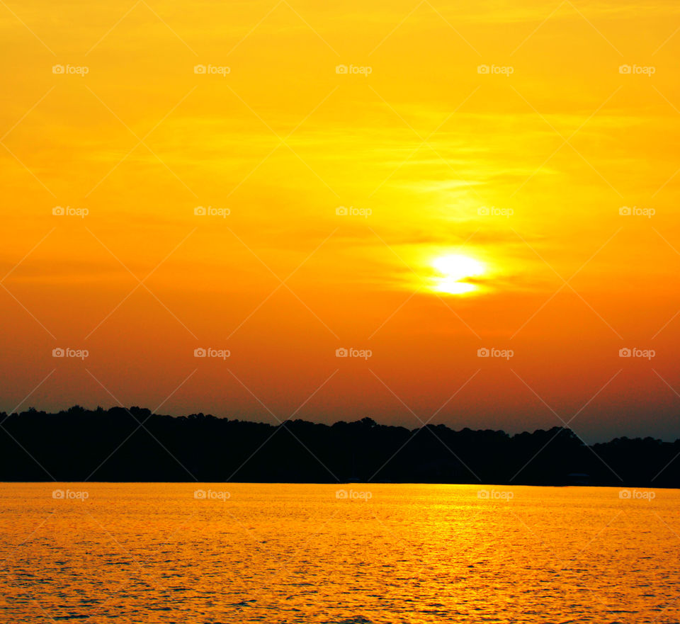 Beautiful view of a sunset over the lake