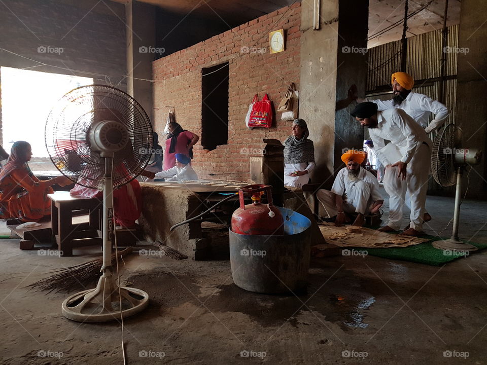 volunteers preparing food at golden temple, amritsar