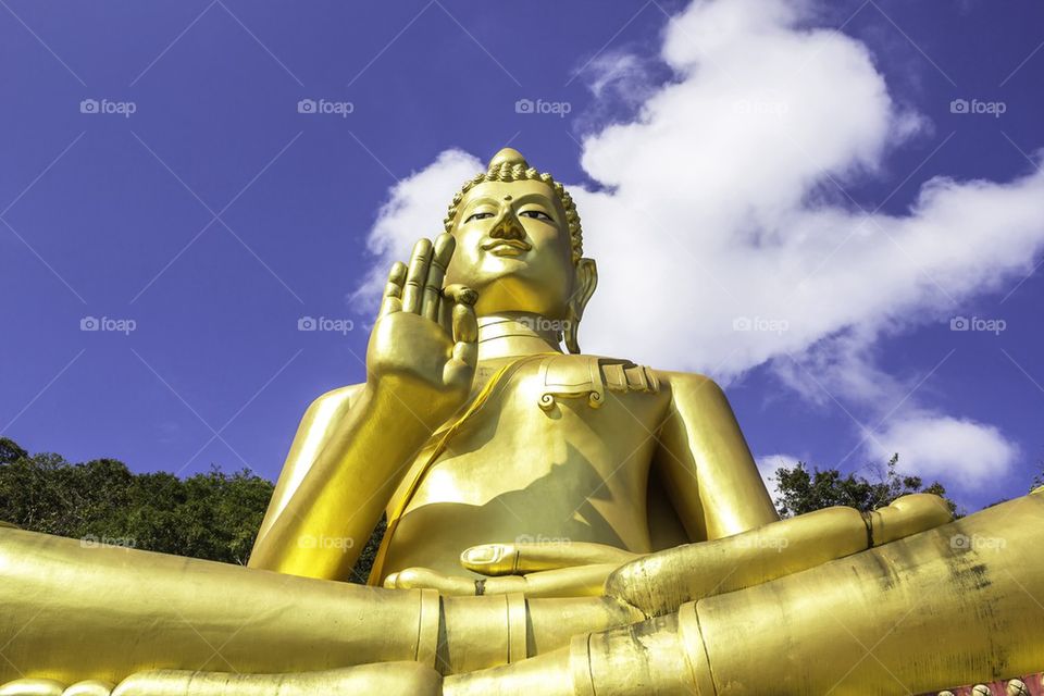 Big golden Buddah