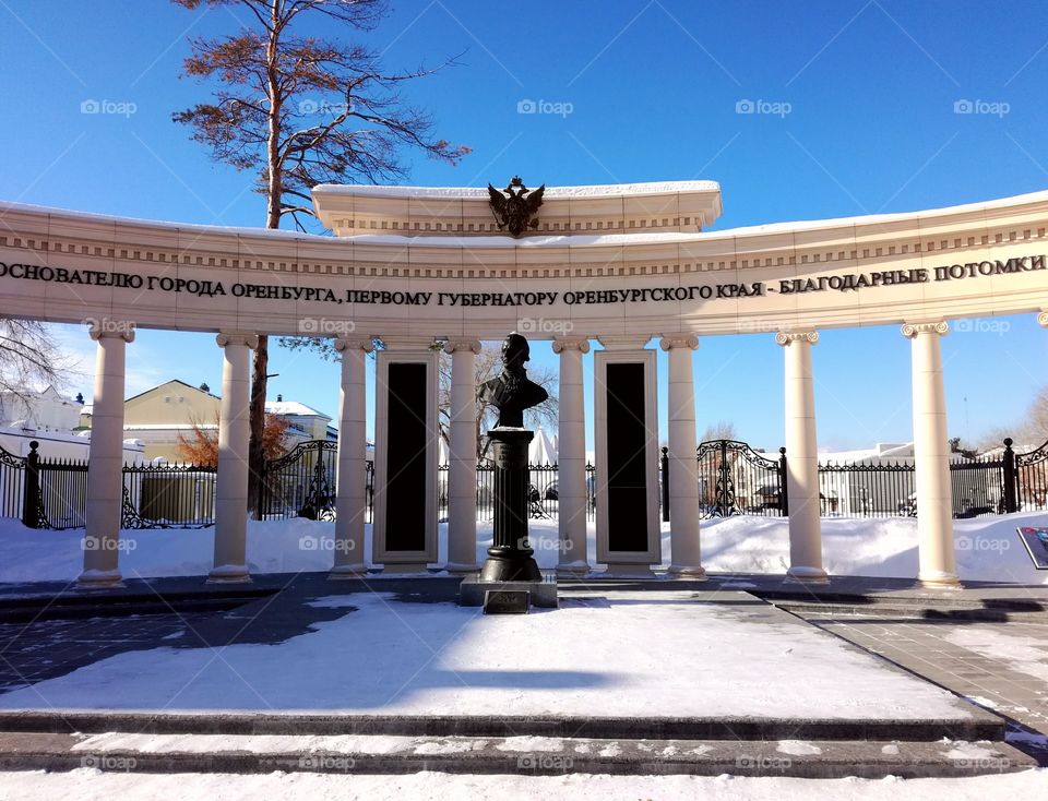 Памятник первому губернатору Оренбургской области