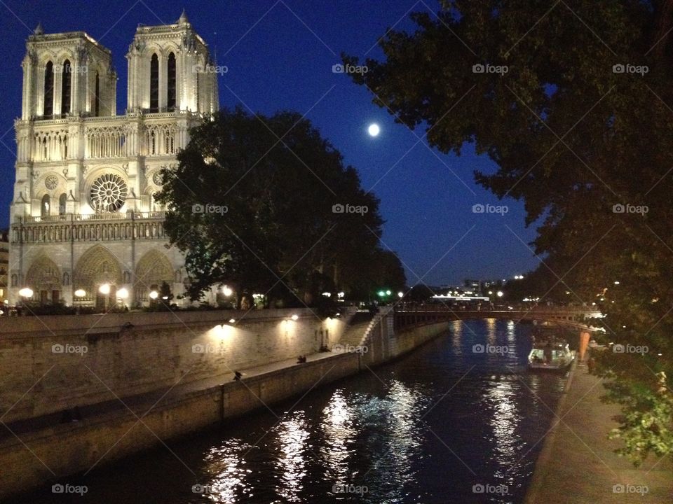 Full moon over the Seine