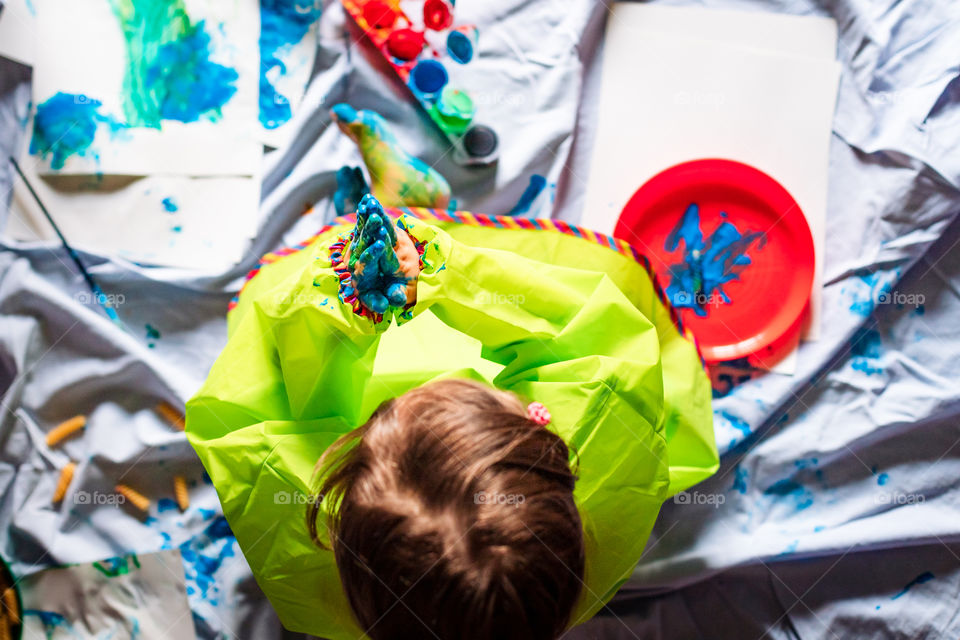 Child while painting at home during the quarantine