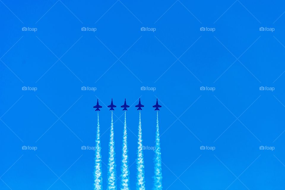 Blue Angels 5 planes in formation