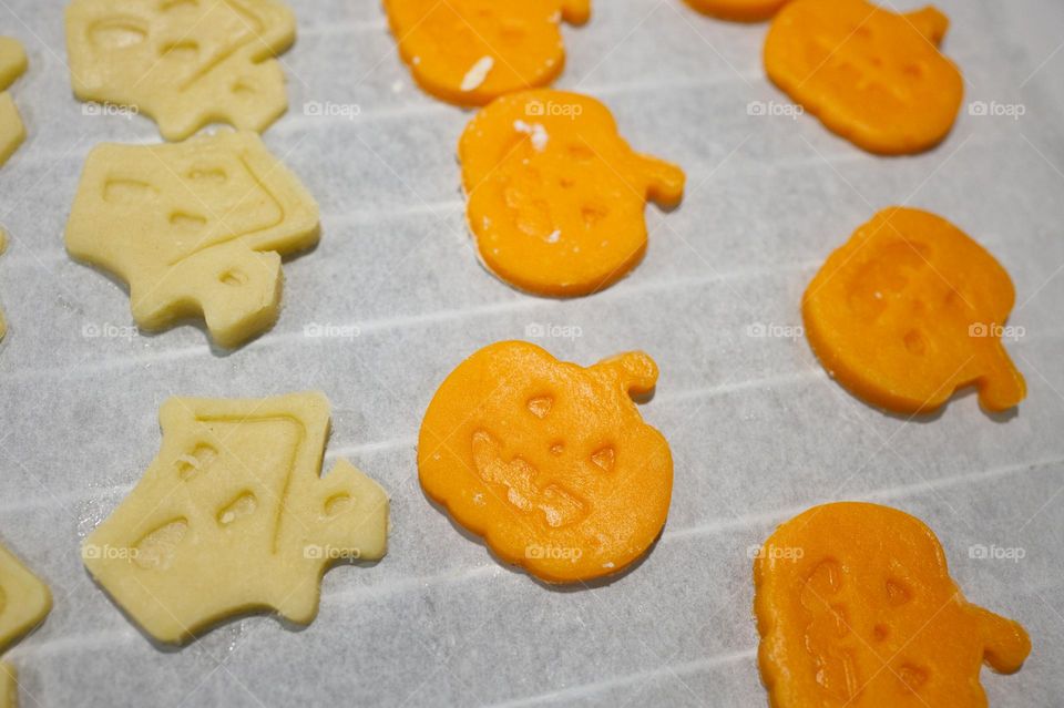 pumpkin-shaped cookies for halloween