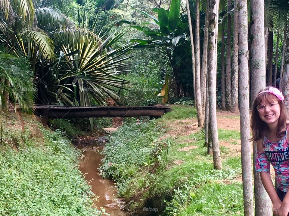 Um momento de relaxamento, paz e bastante calmaria em meio ao viveiro de plantas. 