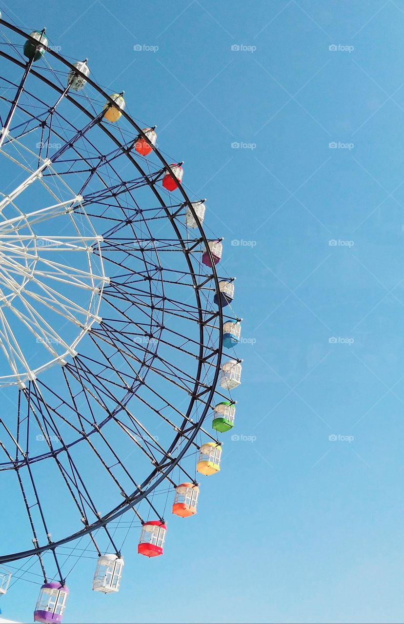 Rainbow colores Ferris wheel