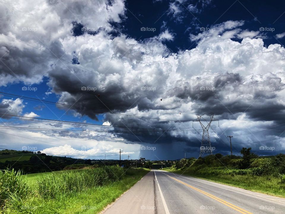 Que foto impressionante: próximo de #Itatiba olhe só a chuva se aproximando!
O contraste do cinza com o azul impressionam…
📸
#FOTOGRAFIAéNOSSOhobby