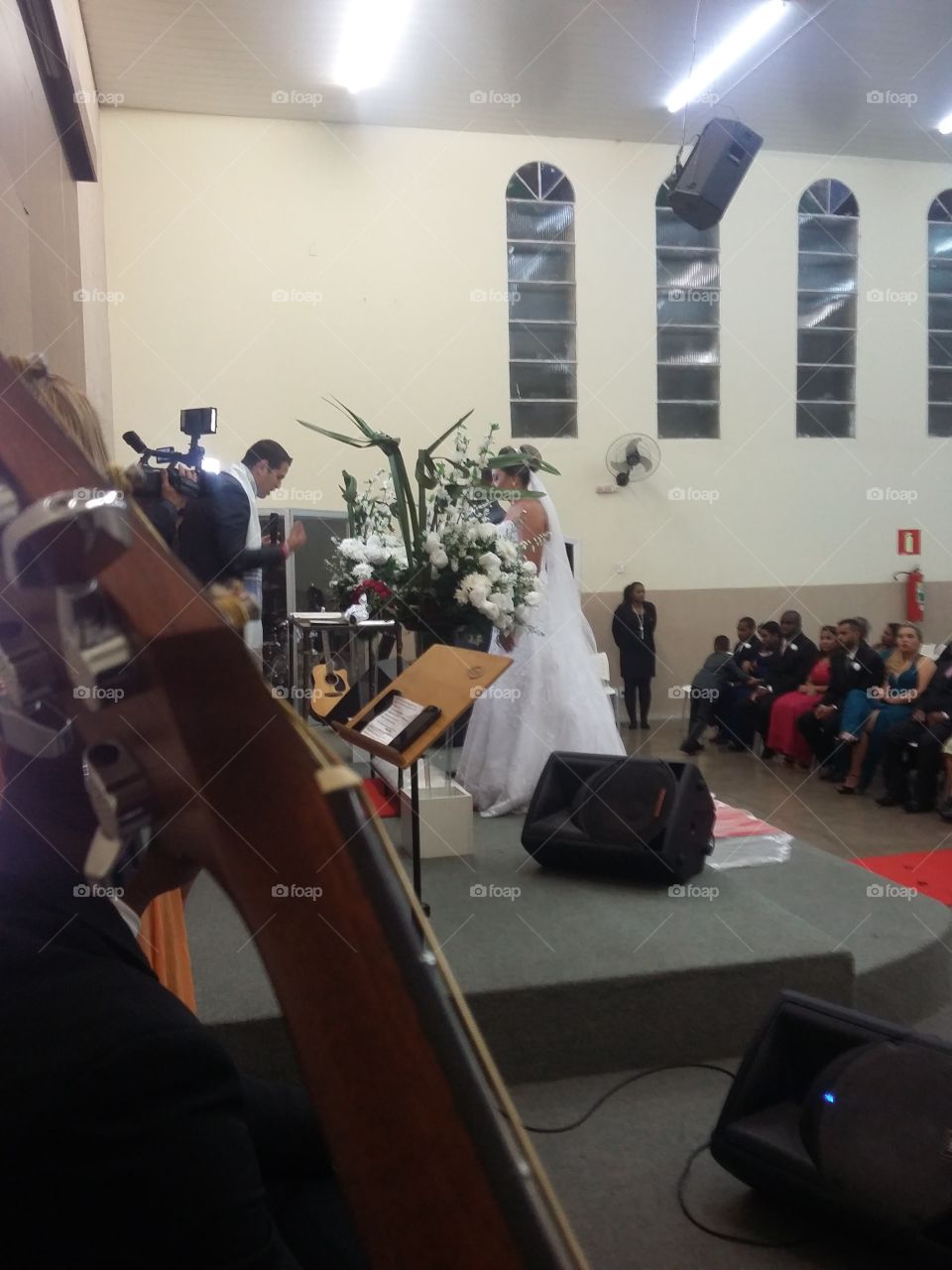 This day was wonderful, I played guitar at this wedding, I was very nervous, but it was cool because the couple liked it very much, so I was happy.