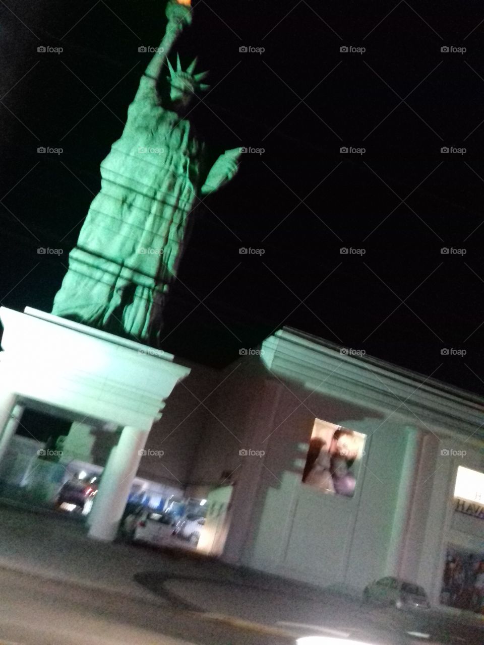 cópia da estátua da liberdade