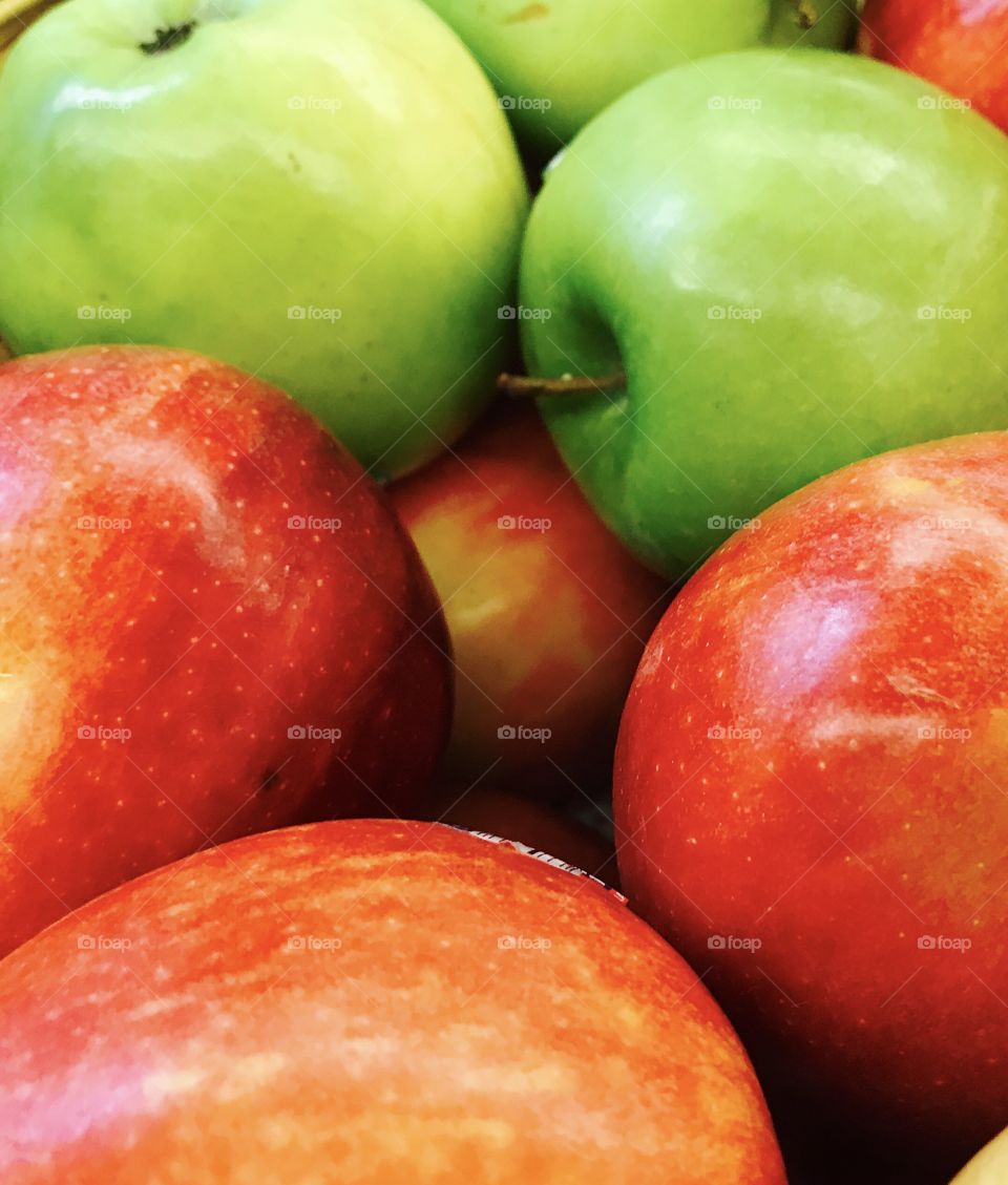  .odnalrO ni detacol tneduts FCU nA  .asleS yb kcilC