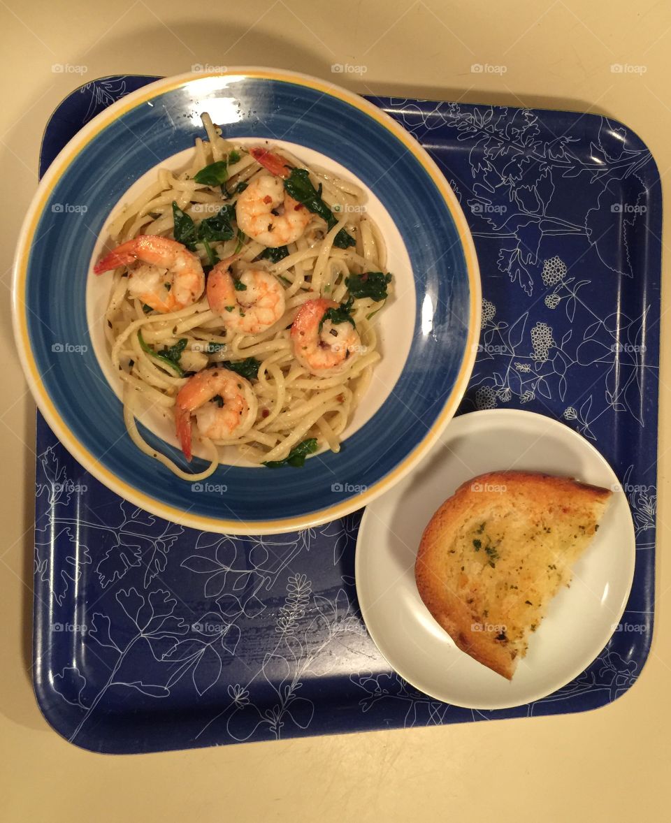 Dinner, shrimp with pasta and broccoli 