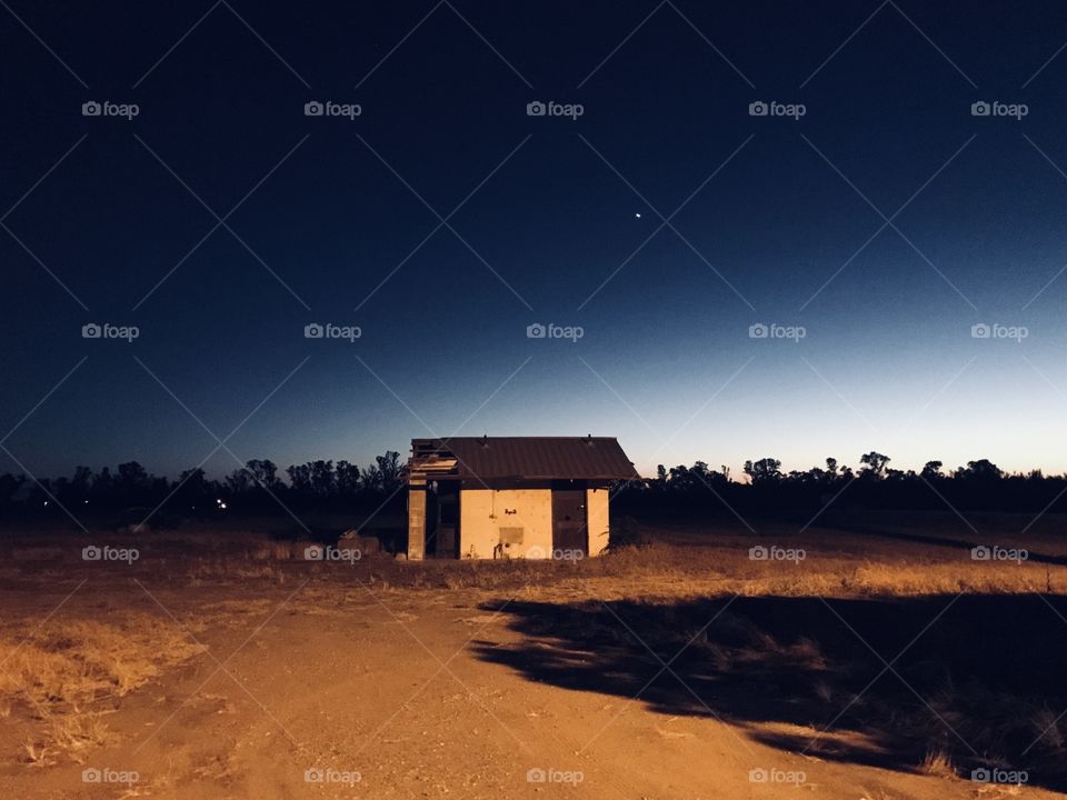 With the shadow and the calmness of the night that little shed blend it all the looks around.