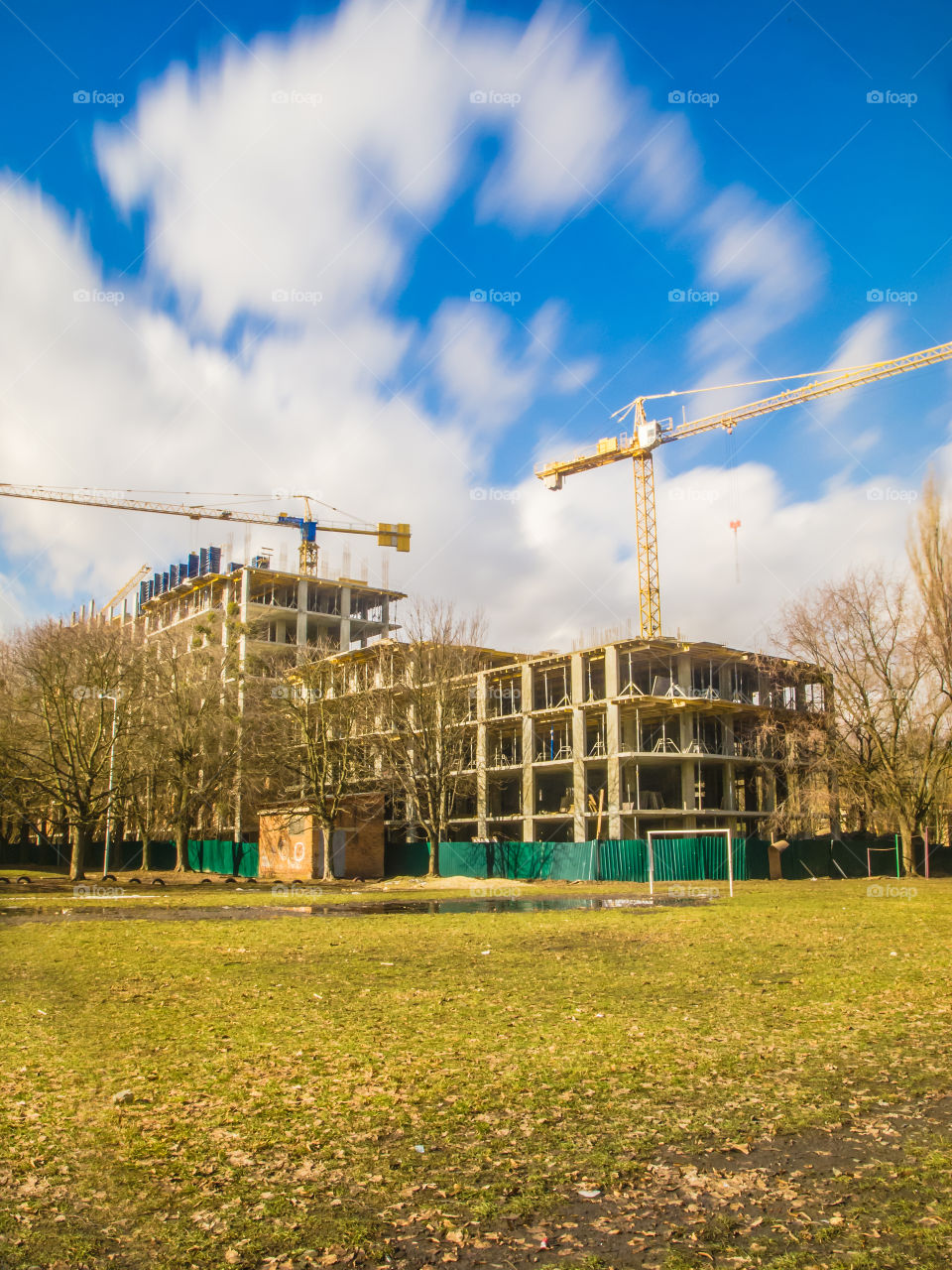 building process with crane on long exposure