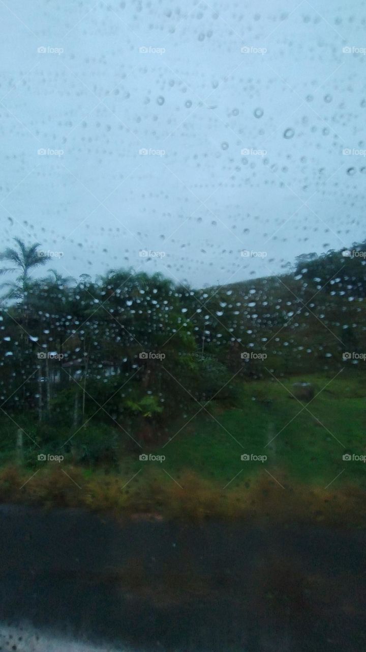 paisagem com chuva