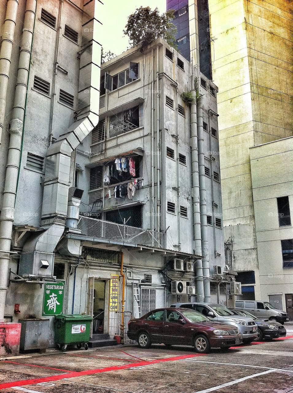 hdr parking laundry apartment by sklarian