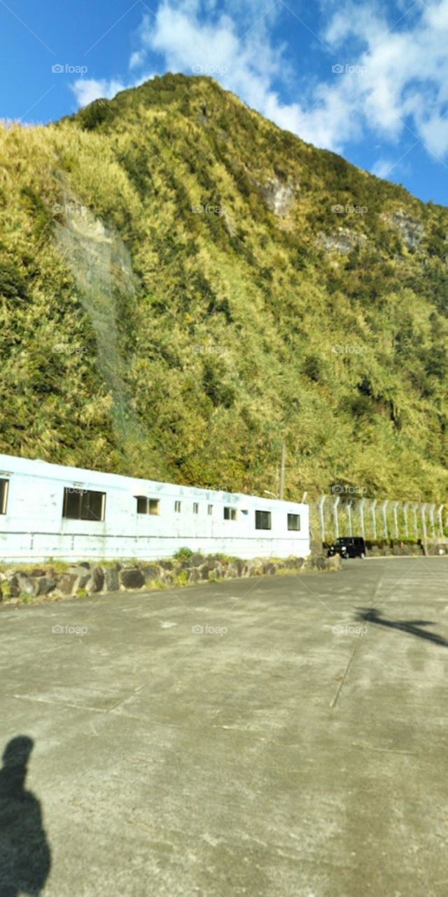 Nhà bên sườn đồi.