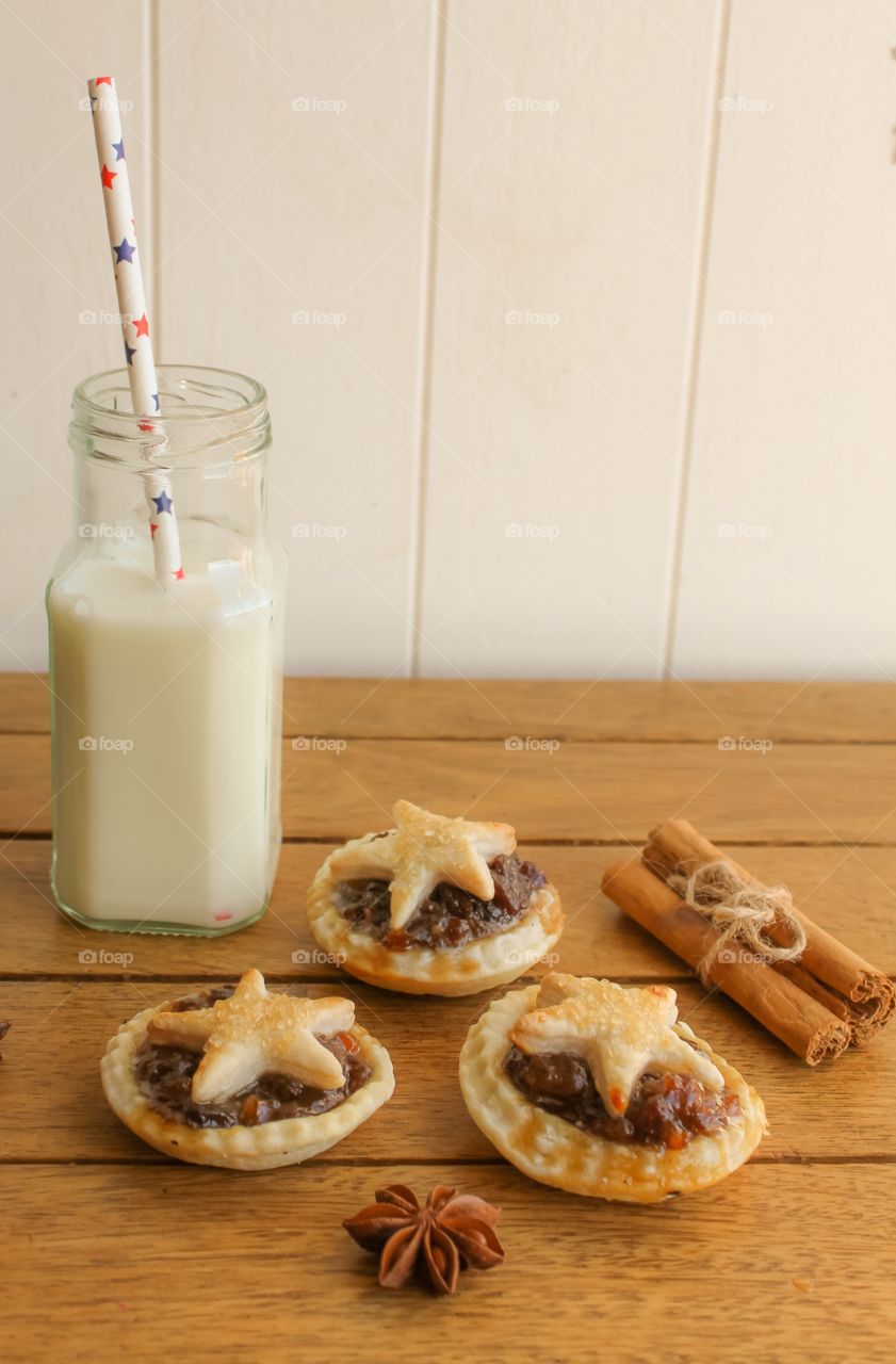 Traditional mince pie and milk