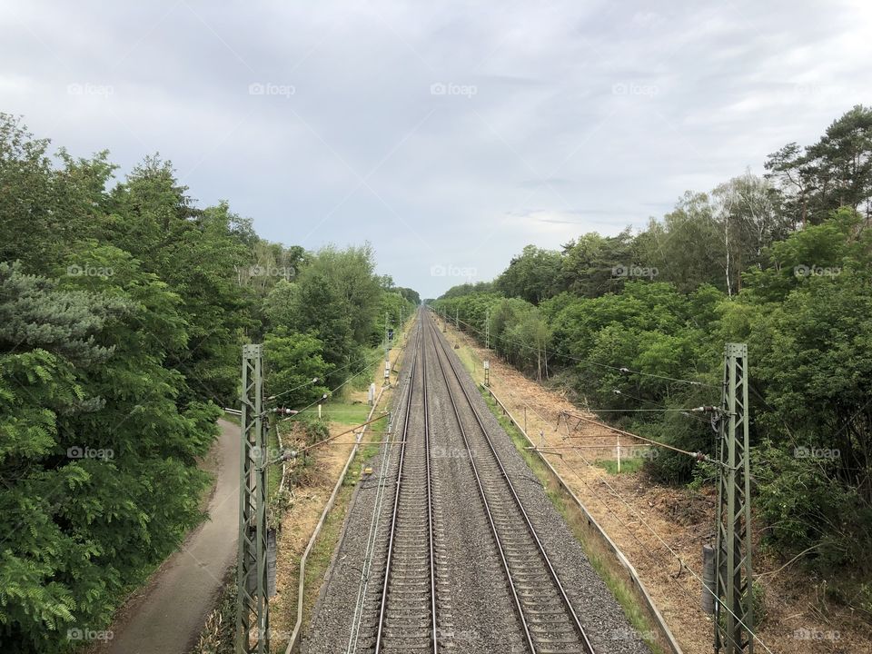 Bahn Gleise von Oben, Weitwinkel Aufnahme, 