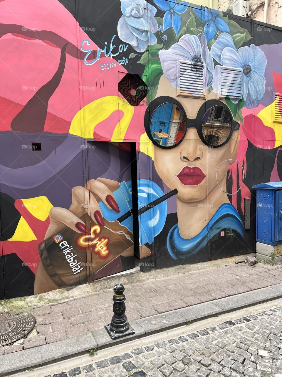  Beautiful street art, graffiti in Istanbul. 