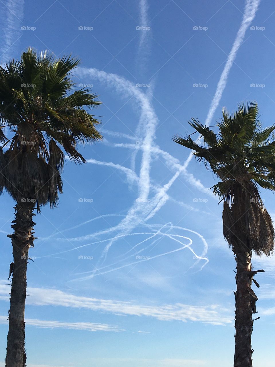 Crazy planes in sky 