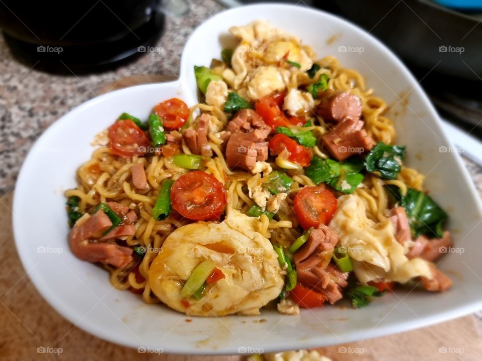 Fried noodles