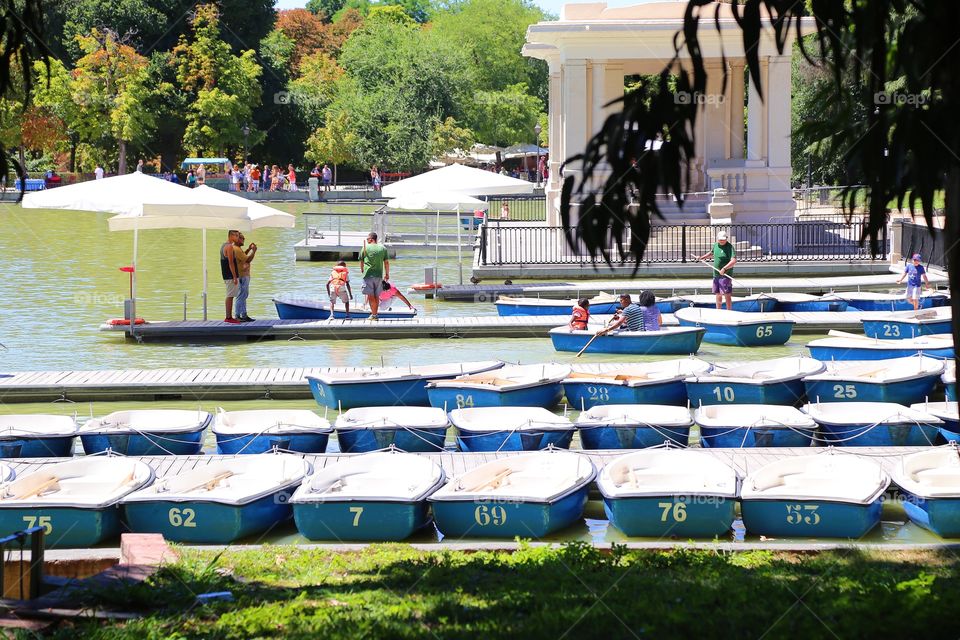 Boat hire in Retiro park in Madrid 