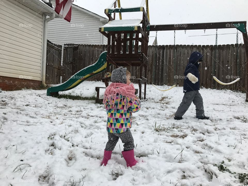 Snowball fight 