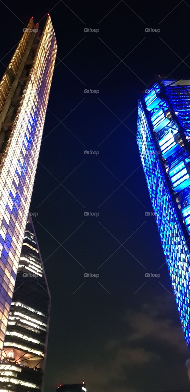 Ciudad de México. 
Torre BBVA y estela de luz.