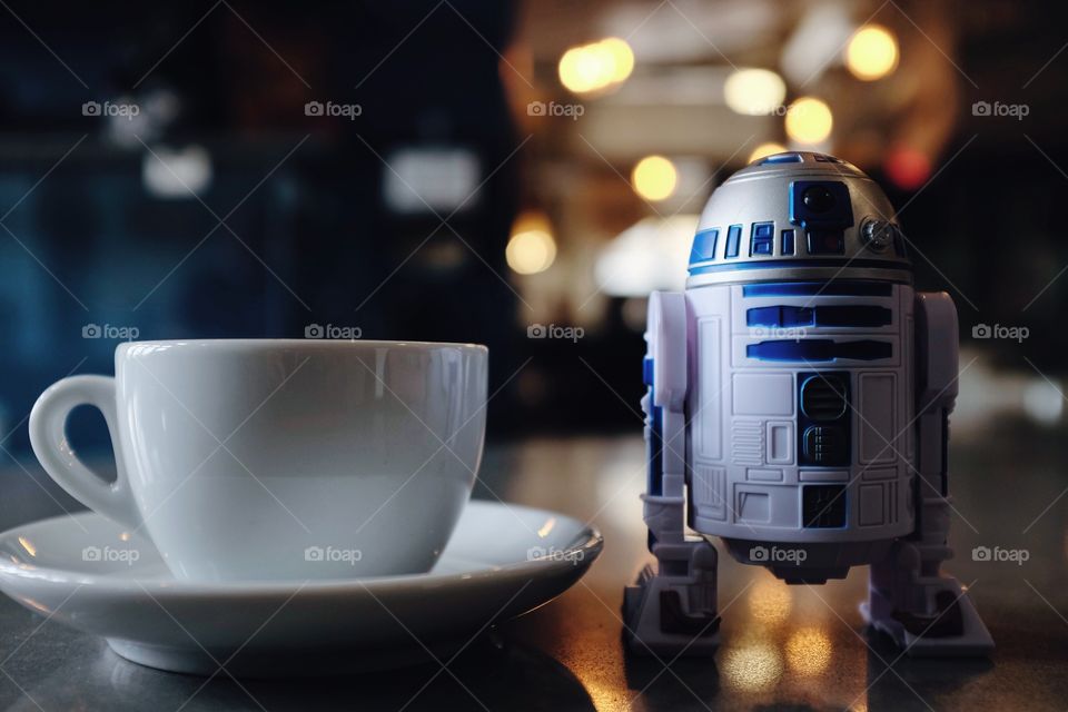 R2-D2 sharing a cappuccino.